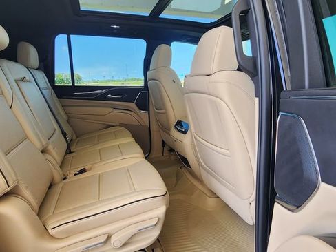 Used 2024 Cadillac Escalade ESV Premium Luxury w/ LPO, Floor Liner Package AWD/4WD image 29