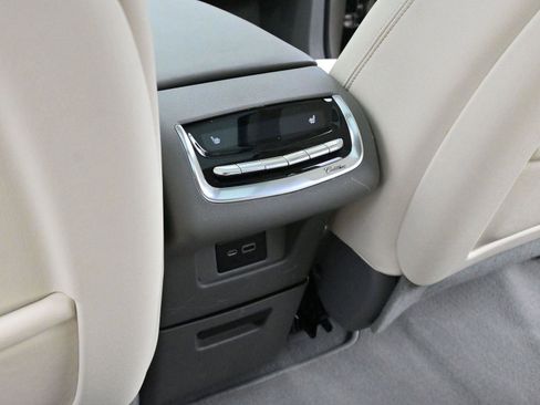 Used 2022 Cadillac XT6 Premium Luxury image 34