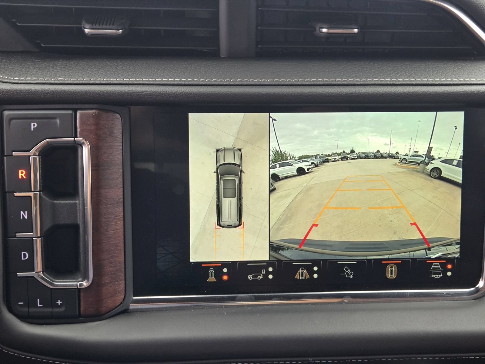Used 2023 GMC Yukon Denali Ultimate AWD/4WD image 17