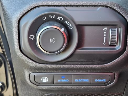 Used 2023 Jeep Wrangler Sahara w/ Cold Weather Group image 28