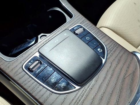 Used 2020 Mercedes-Benz GLC 300 4MATIC image 25