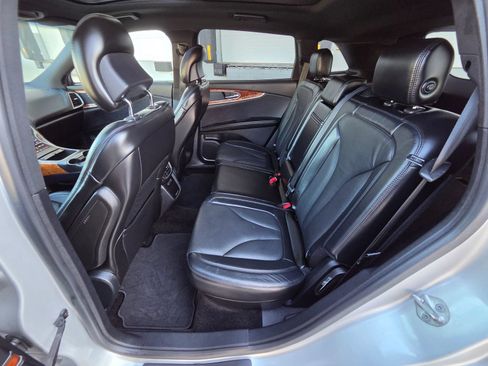Used 2016 Lincoln MKX Reserve w/ Technology Package FWD image 17