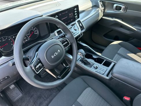 Used 2023 Kia Sorento LX FWD image 10