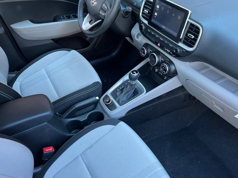 Certified 2025 Hyundai Venue SEL image 21