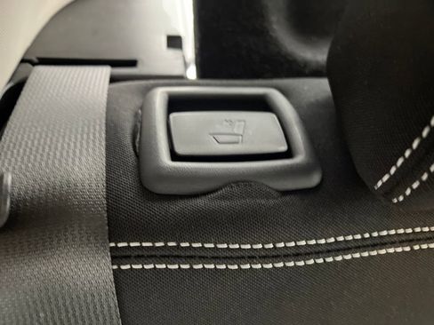 Used 2025 Hyundai Venue SEL image 18