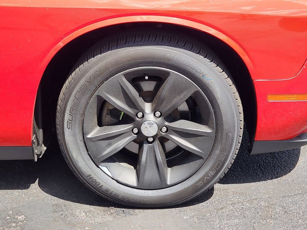 Used 2015 Dodge Challenger SXT w/ Driver Convenience Group RWD image 10
