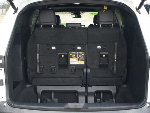 Used 2025 Toyota Sienna XSE w/ XSE Premium Package image 18