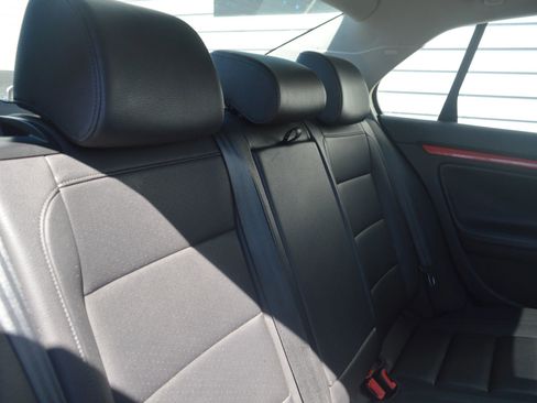 Used 2010 Volkswagen Jetta SE image 22