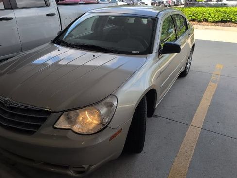 Used 2007 Chrysler Sebring Sedan FWD image 2