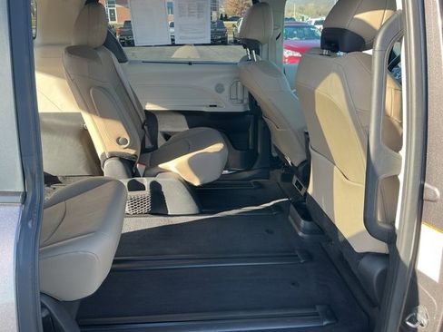 Used 2024 Toyota Sienna XLE image 26