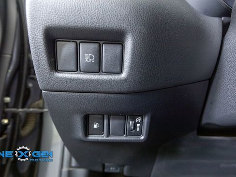 Used 2021 Toyota C-HR LE FWD image 13