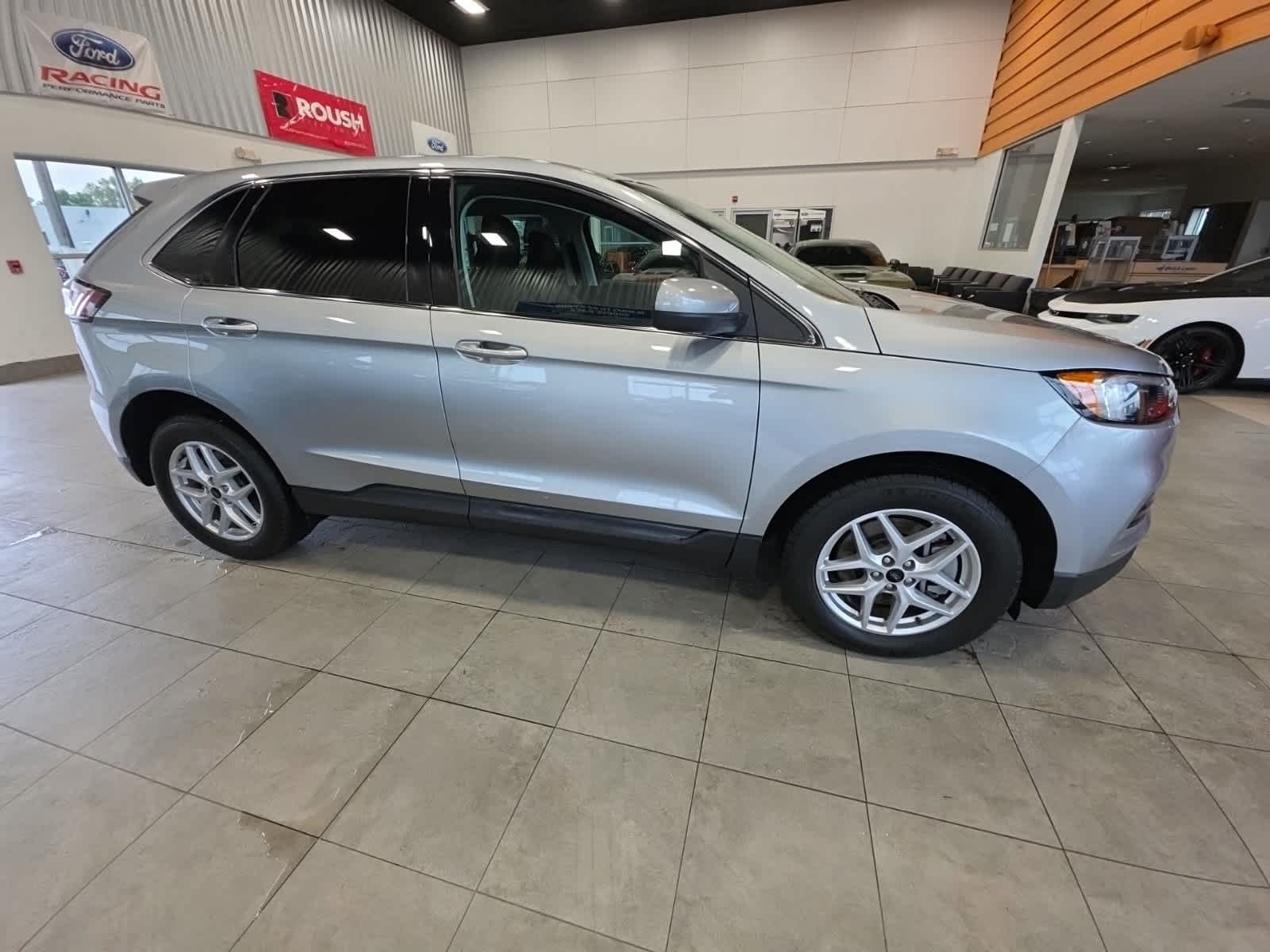Used 2024 Ford Edge SEL w/ Convenience Package AWD/4WD image 5