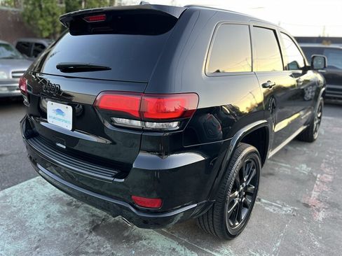 Used 2018 Jeep Grand Cherokee Altitude AWD/4WD image 5