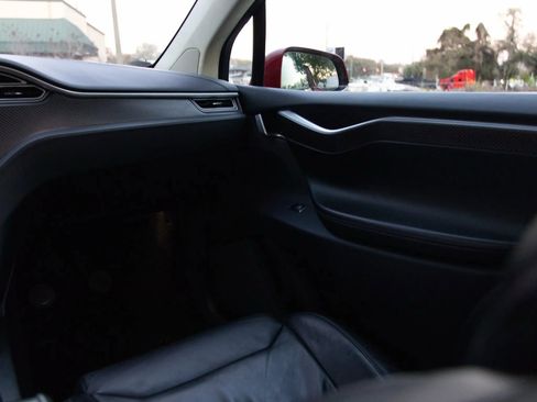 Used 2017 Tesla Model X 75D image 45