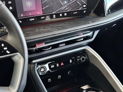 Certified 2025 Audi Q5 Premium w/ Convenience Package AWD/4WD image 18