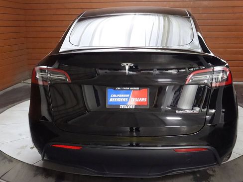 Used 2024 Tesla Model Y Performance AWD/4WD image 2