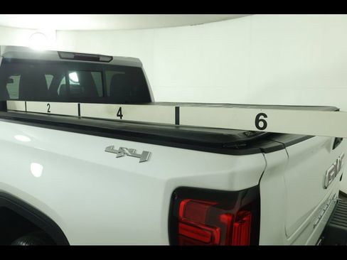 Used 2022 GMC Sierra 1500 SLT w/ SLT Convenience Package AWD/4WD image 17