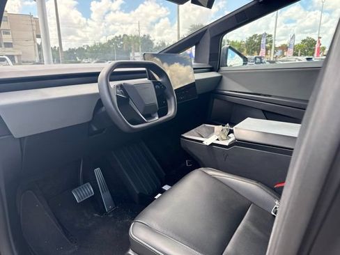 Used 2025 Tesla Cybertruck AWD Crew Cab image 9