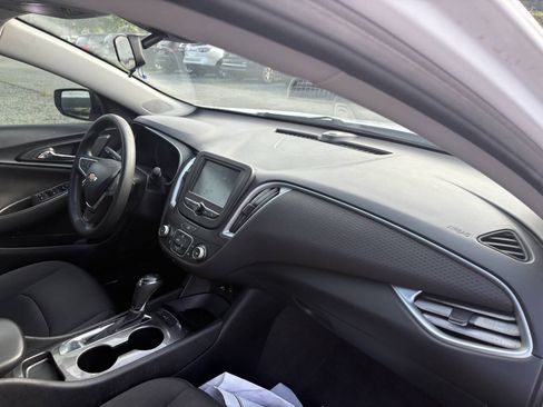 Used 2018 Chevrolet Malibu LS FWD image 2