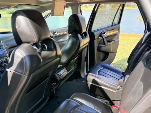 Used 2014 Buick Enclave Premium FWD image 16