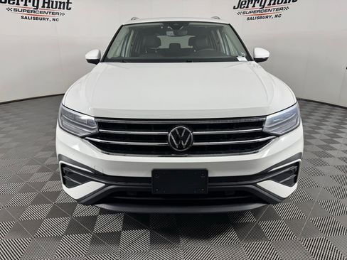 Used 2022 Volkswagen Tiguan SE AWD/4WD image 5