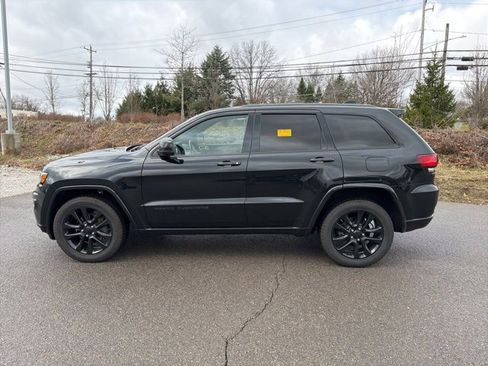 Used 2020 Jeep Grand Cherokee Altitude image 14