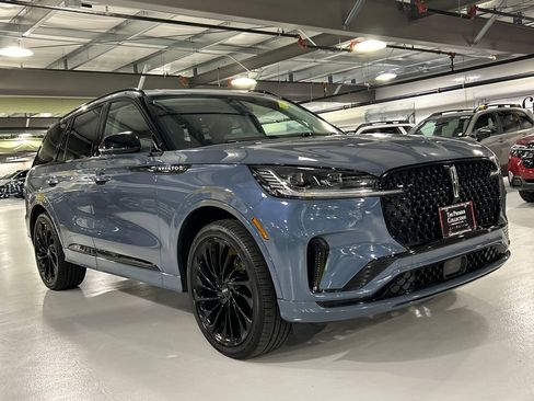 Used 2026 Lincoln Aviator Reserve w/ Jet Appearance Package AWD/4WD image 1