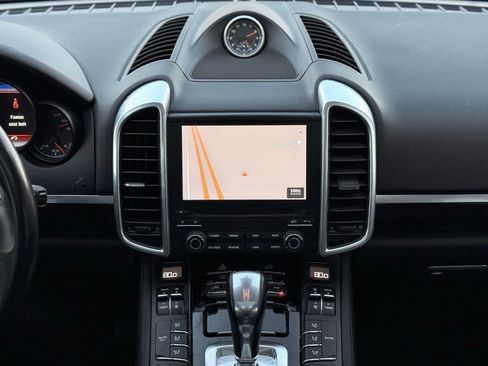 Used 2018 Porsche Cayenne image 28