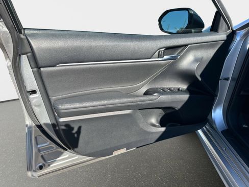 Used 2018 Toyota Camry XSE image 13