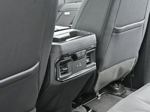 Used 2024 GMC Sierra 1500 AT4 w/ Technology Package image 32