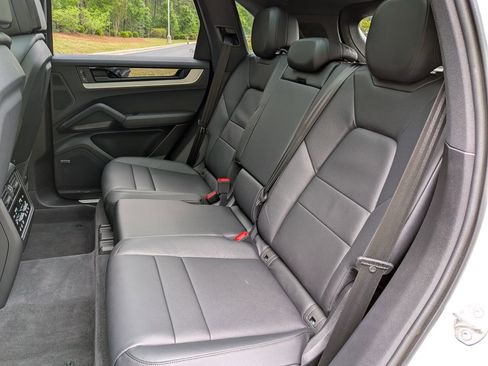 Certified 2025 Porsche Cayenne AWD/4WD image 26