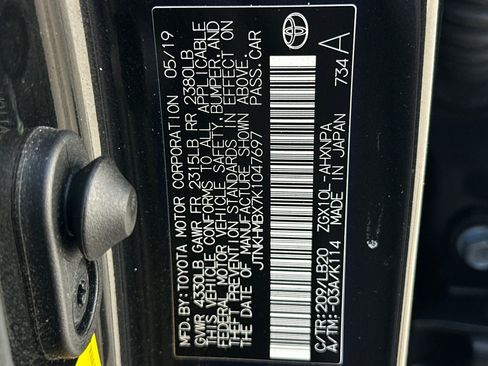 Used 2019 Toyota C-HR Limited FWD image 29