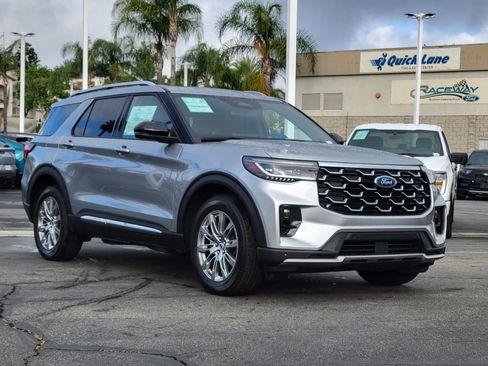 Certified 2025 Ford Explorer Platinum AWD/4WD image 1