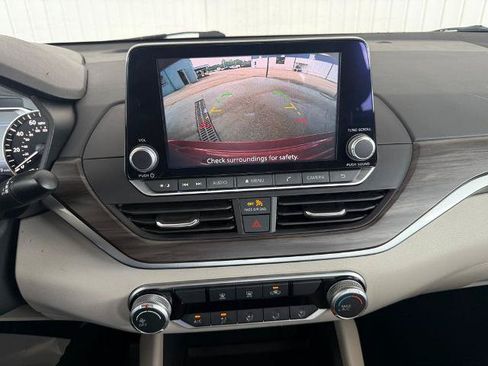 Used 2025 Nissan Altima 2.5 SV FWD image 5