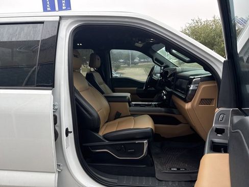 Used 2023 Ford F250 Lariat w/ FX4 Off-Road Package image 12