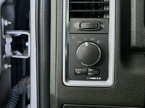 Used 2024 RAM 1500 Classic SLT AWD/4WD image 10