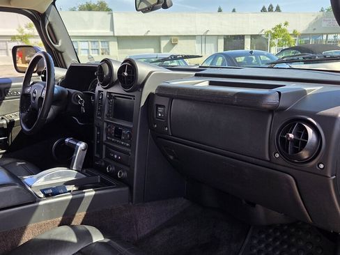 Used 2005 HUMMER H2 SUT w/ Preferred Equipment Group AWD/4WD image 20