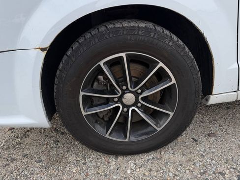Used 2017 Dodge Grand Caravan SXT FWD image 8