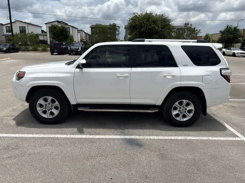 Used 2019 Toyota 4Runner SR5 RWD image 2
