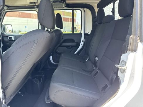 Used 2023 Jeep Gladiator Overland image 24