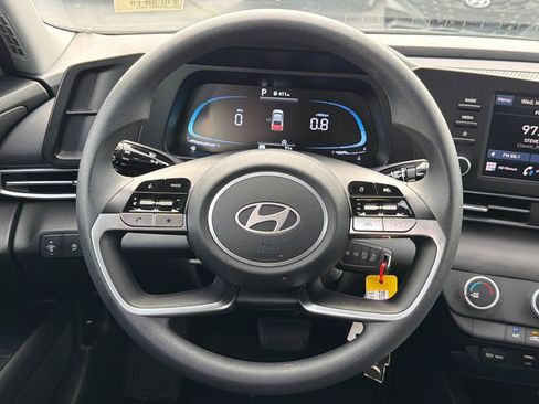Used 2025 Hyundai Elantra SE w/ Cargo Package FWD image 23