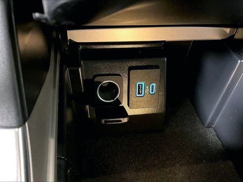 Used 2023 Ford Explorer XLT w/ Equipment Group 202A image 33