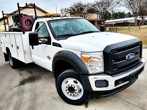 Used 2016 Ford F550 2WD Regular Cab Super Duty image 4