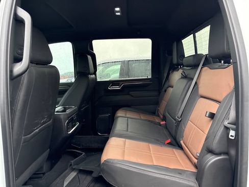 Used 2024 Chevrolet Silverado 2500 High Country w/ Technology Package AWD/4WD image 9