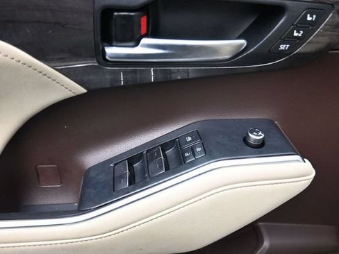 Used 2020 Toyota Highlander Limited FWD image 14