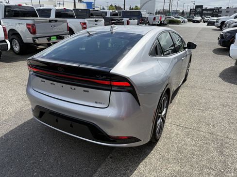 Used 2023 Toyota Prius XLE image 5