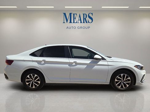 Used 2025 Volkswagen Jetta S image 6