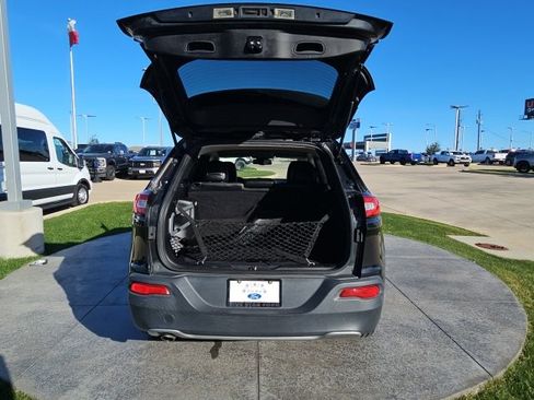 Used 2016 Jeep Cherokee Limited image 8