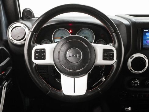 Used 2012 Jeep Wrangler Unlimited Sahara image 18