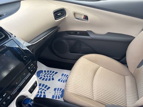 Used 2016 Toyota Prius Two image 19